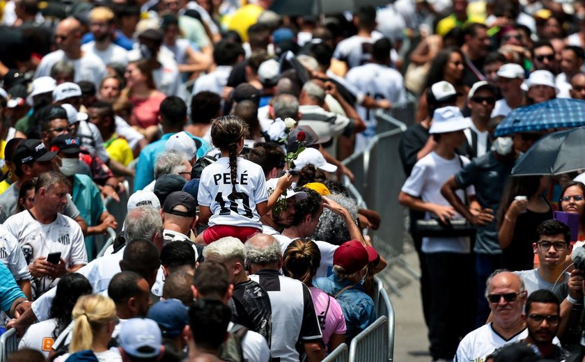 Funeral de Pelé faz relembrar mortes de Elis Regina, Senna e Carmen Miranda