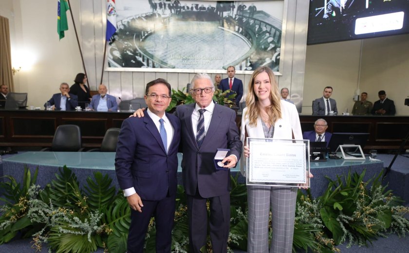 Teotonio Vilela Filho recebe comenda Tavares Bastos em solenidade marcada por homenagens e resgate histórico