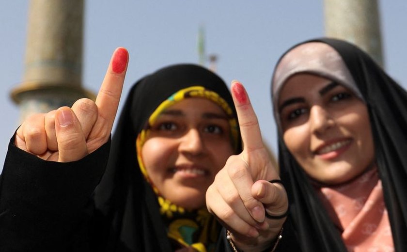 Iranianos votam em segundo turno na corrida presidencial