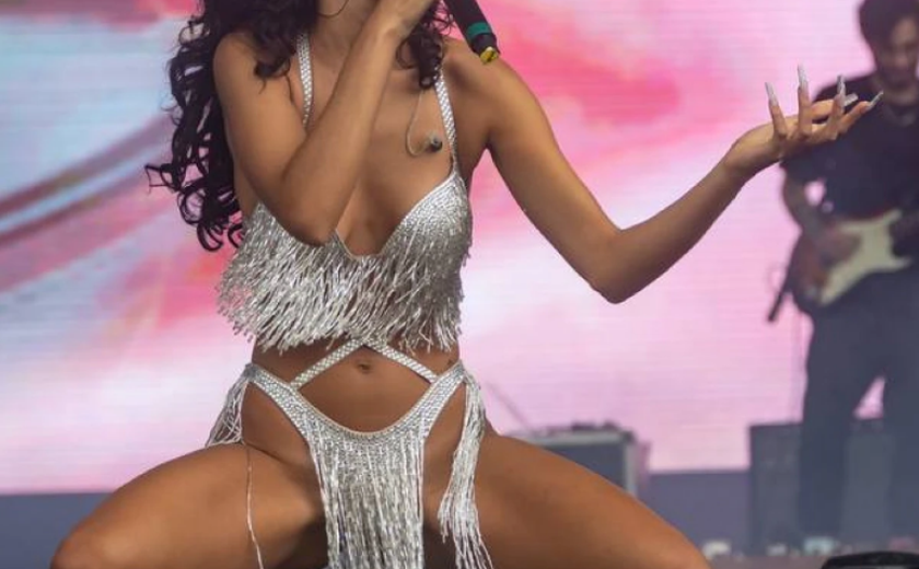 Marina Sena esbanja carisma e presença de palco em sua estreia no Lollapalooza