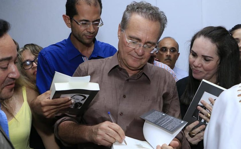 Renan reúne autoridades ao lançar o livro Democracia Digital em Maceió