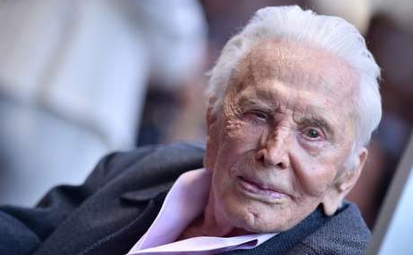 Kirk Douglas visitou o Brasil em 1963 e elogiou a bossa nova