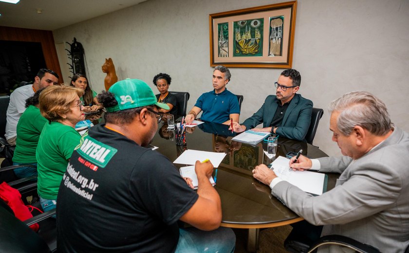 Governo discute fim da greve com Sinteal e criação de Grupo de Trabalho para tratar de reivindicações de servidores