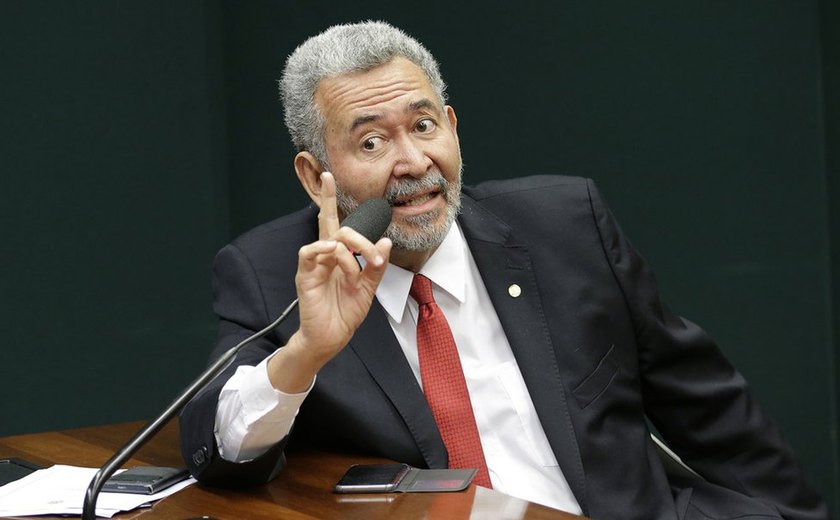 Paulão faz “beicinho” e se ausenta da posse de novos secretários do PT em Alagoas