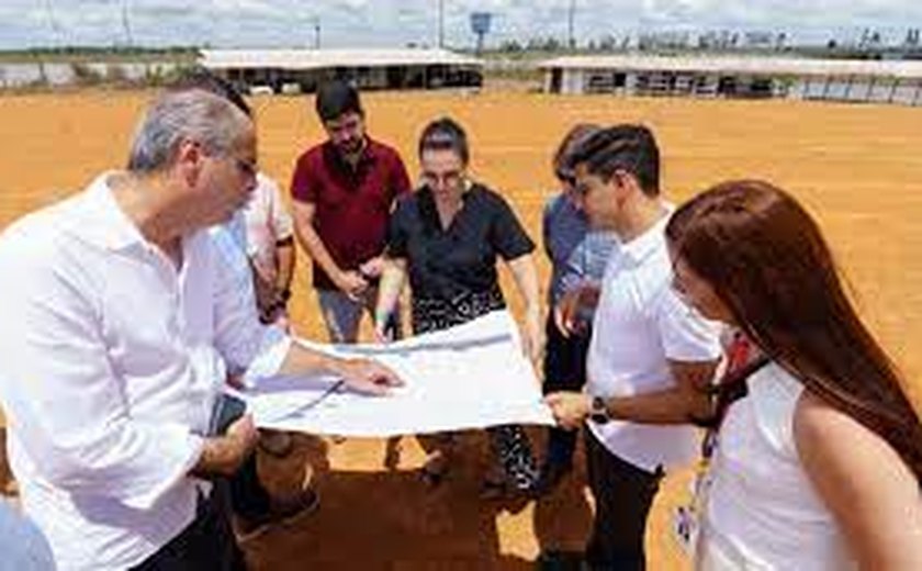 Comitiva do Ministério da Saúde visita obra do Hospital Metropolitano do Agreste