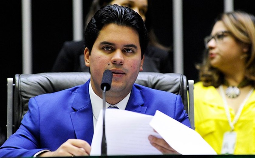 Ministro dos Esportes pede à CBF para paralisar Campeonato Brasileiro e diz situação de jogadores do RS é ‘desoladora’