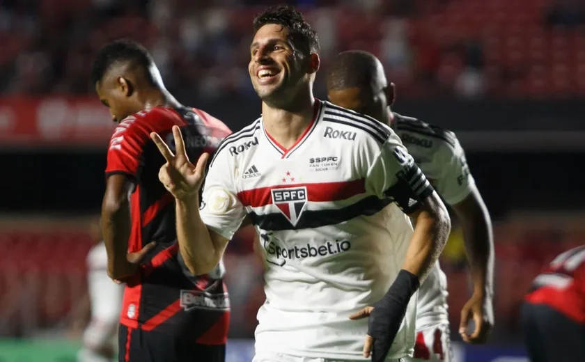 Chuva faz São Paulo mudar cronograma e realizar treino na academia; Calleri deve voltar