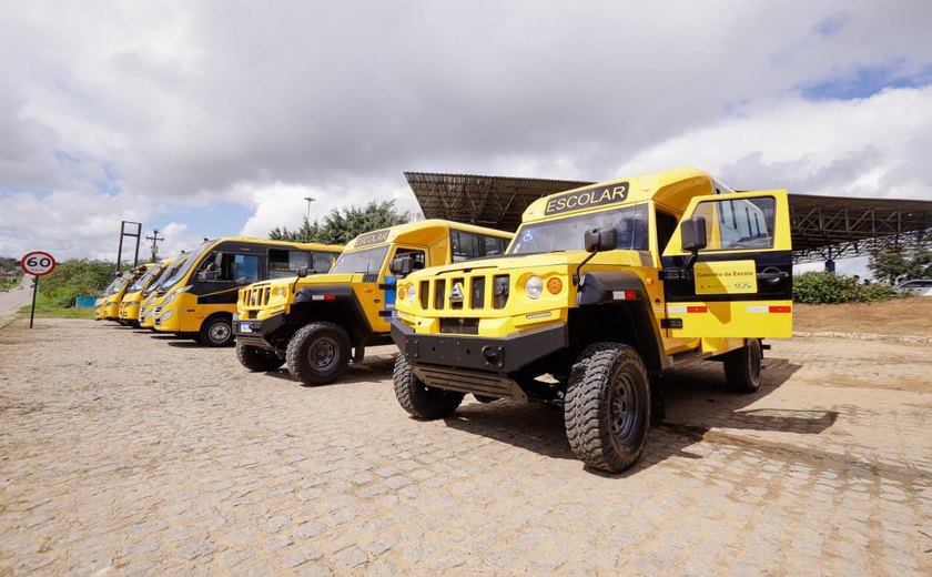 A César, o que é de César. A Júlia, o que é de Júlia: novos ônibus escolares especiais 4x4 garantem acesso de estudantes da Zona Rural à educação