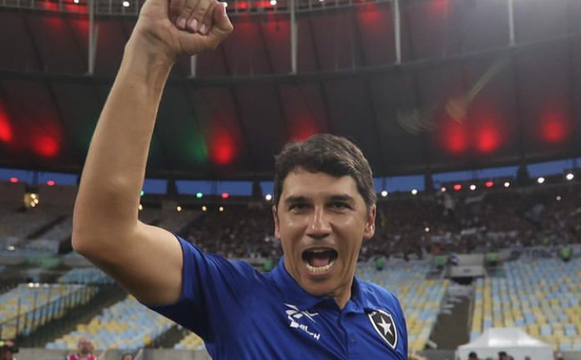 Lucio Flavio deixa o Botafogo e se despede desejando que trabalho no ano 'seja coroado'