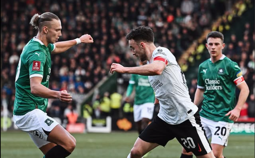 Liverpool dá vexame contra lanterna da segunda divisão e cai na Copa da Inglaterra