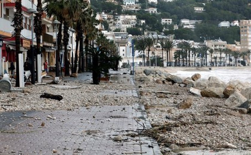 Tempestade na Espanha deixa oito mortos e quatro feridos