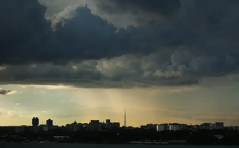 Tempestade começa no interior de SP; veja previsão do tempo