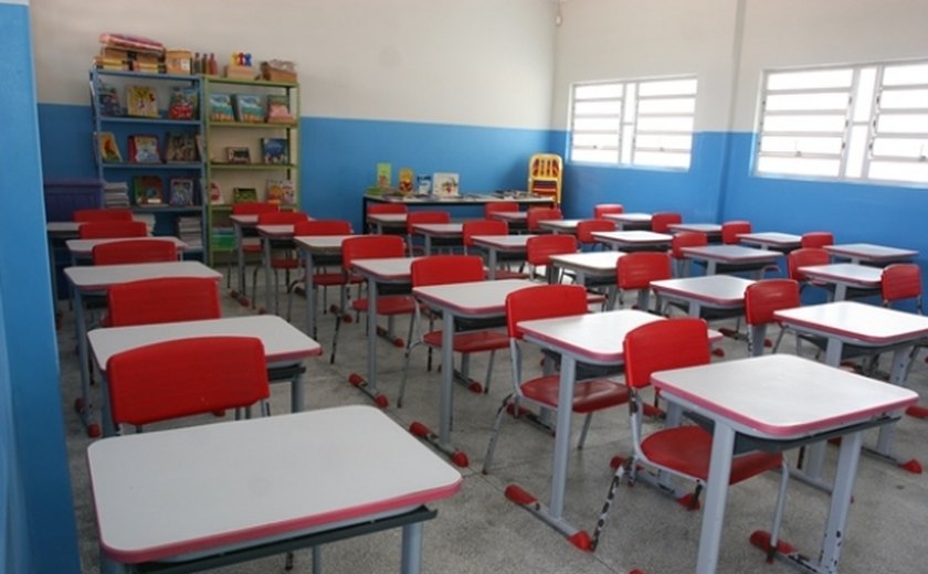 Governo de Alagoas entrega escolas reformadas em Penedo