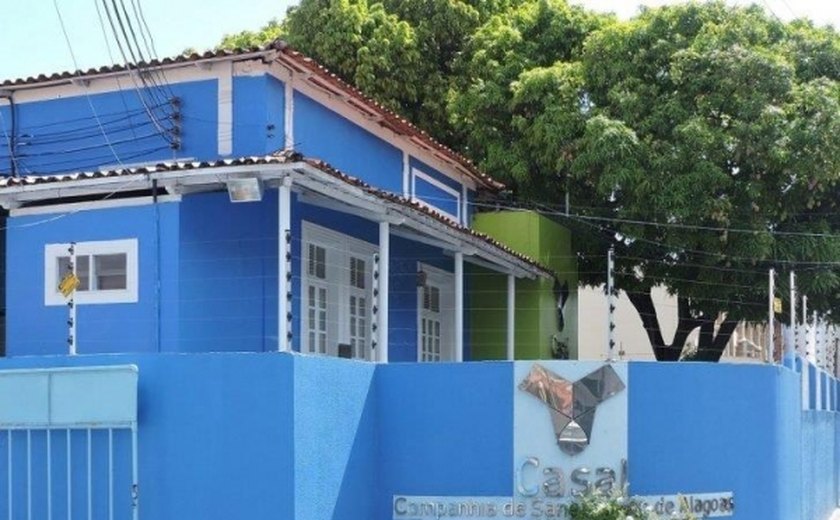 Casal efetua recuperação de coletores de esgoto em dois bairros de Maceió