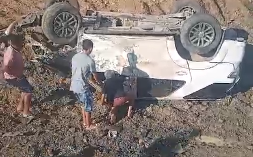 Grave acidente na AL-115 provoca a morte de uma mulher e deixa outros feridos