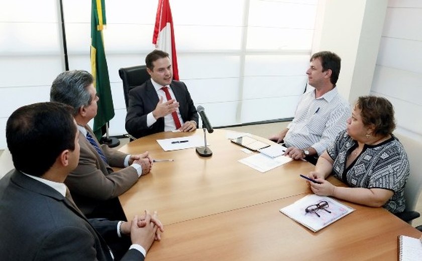 Renan Filho quer ampliação do programa do leite em Alagoas