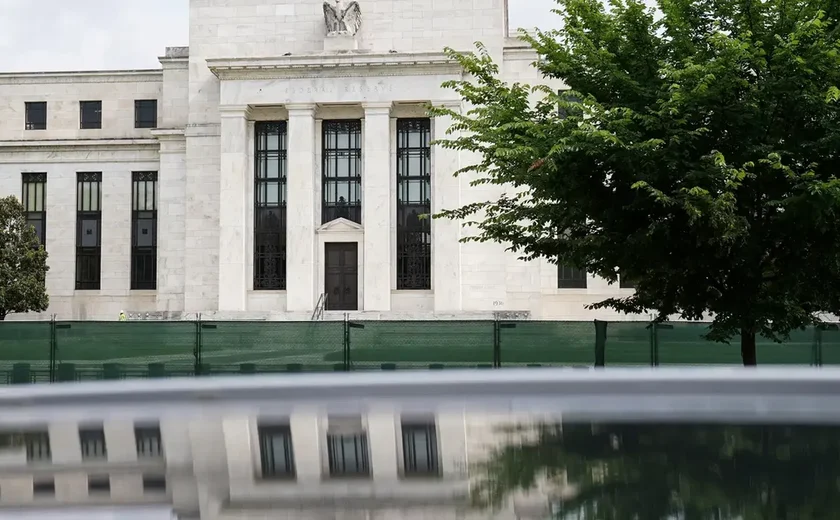 Mudança na política comercial e de imigração pode ter potencial risco inflacionário, diz Fed