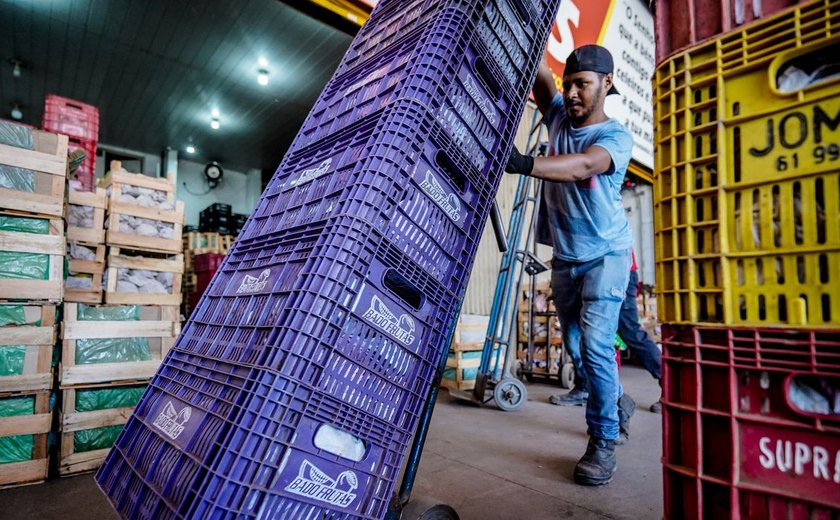 Rendimento médio dos brasileiros chega a R$ 3.057, recorde desde 2012