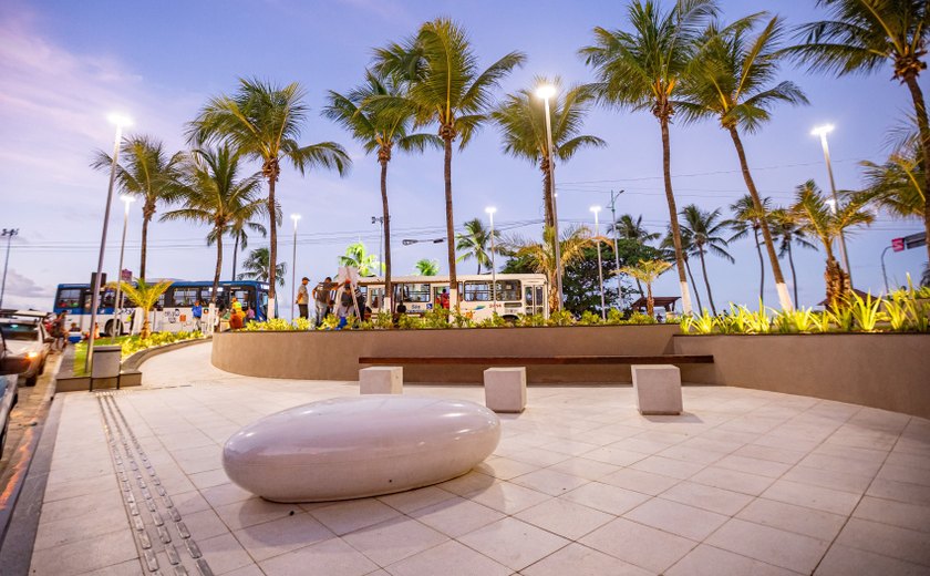 JHC entrega praça Hélio Vasconcelos totalmente revitalizada