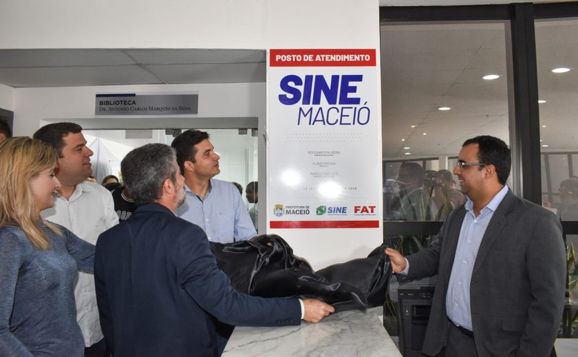 Rui Palmeira inaugura nova unidade do Sine Maceió