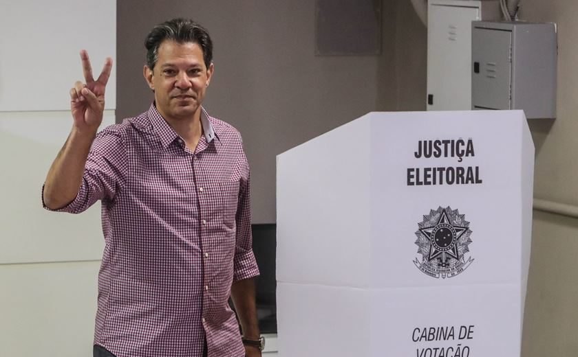 Candidatos à presidência da República votam em suas cidades