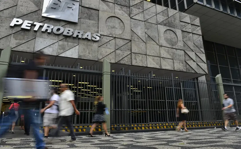 Petrobras atinge marca inédita de 1 milhão de acionistas na bolsa