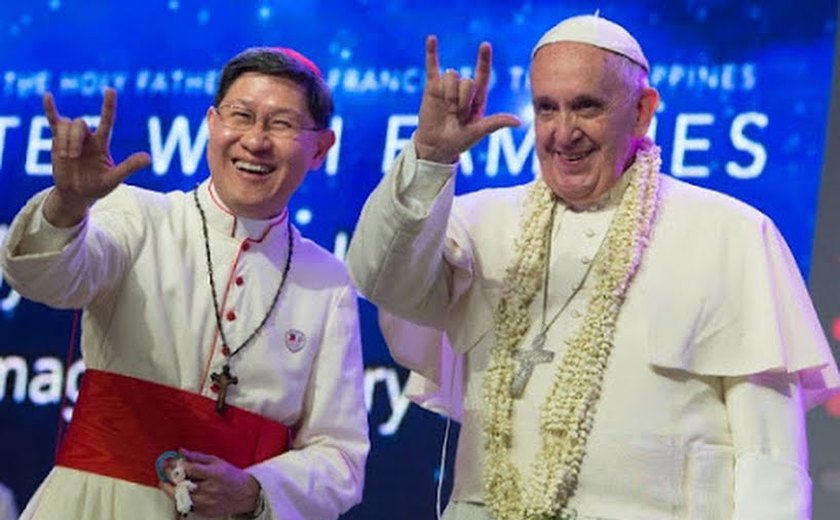 Um gesto do Papa gera polêmica na internet