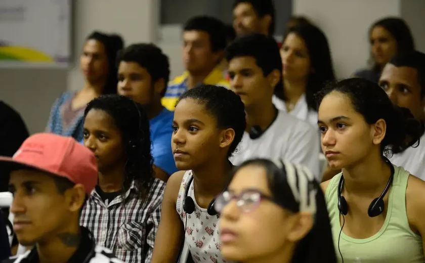 Um em cada quatro jovens relata ter sofrido violência no Brasil