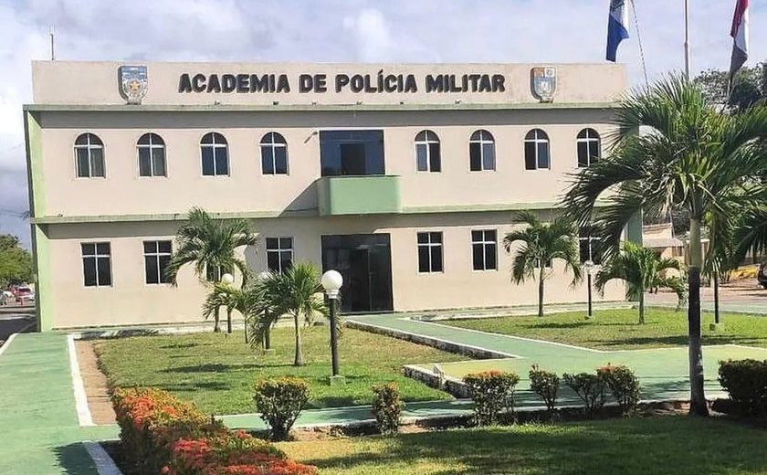 PM exonera comandante da Academia após major fugir e matar filho e cunhado em Maceió
