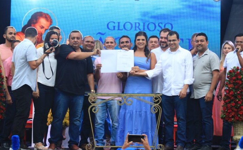 Prefeita Marcela Gomes assina ordem de serviço para construção da praça São José, em Novo Lino