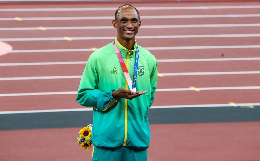 Atletismo brasileiro conquista ouro e bronze nos 110m com barreira e ganha os 400 metros