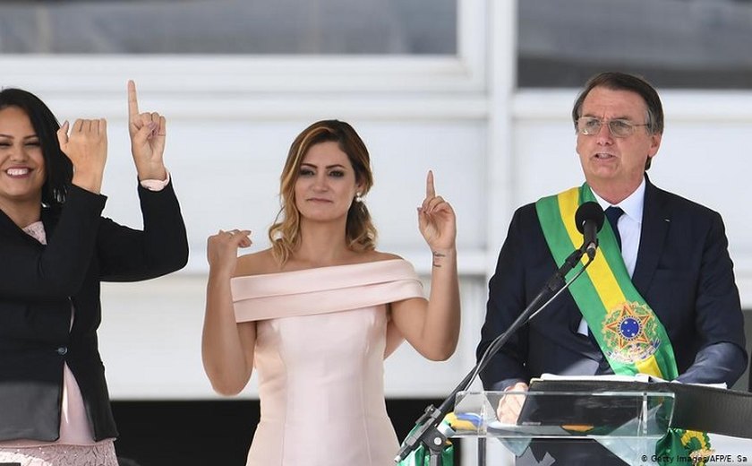 Michelle Bolsonaro está com covid-19, anuncia Planalto