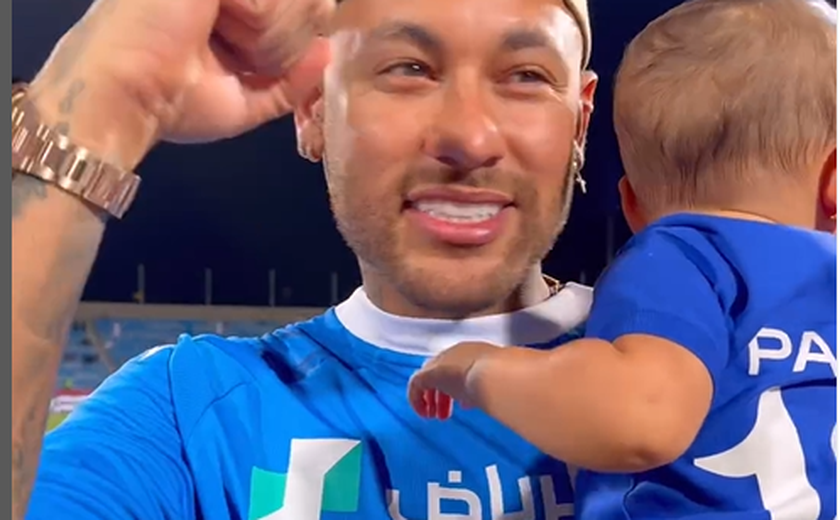 Neymar leva filha Mavie ao estádio e vê Al-Hilal ser campeão invicto do Saudita
