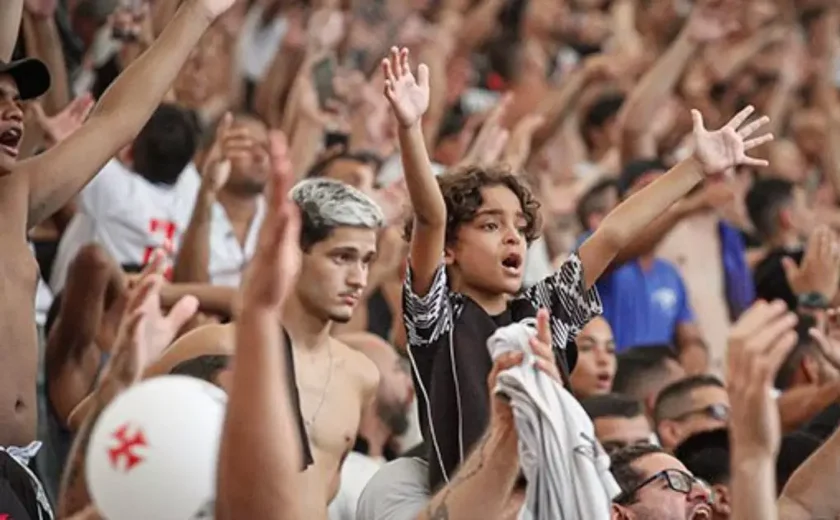 Vasco ganha briga na Justiça e recebe Atlético-MG no Maracanã; Payet assina por 2 anos