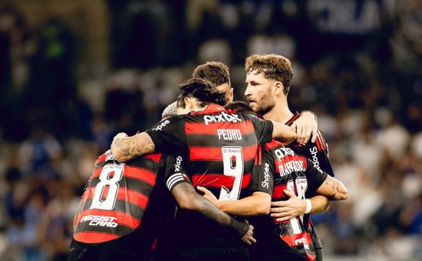 Jogadores do Flamengo sofrem tentativa de assalto após volta ao RJ e goleiro tem carro baleado