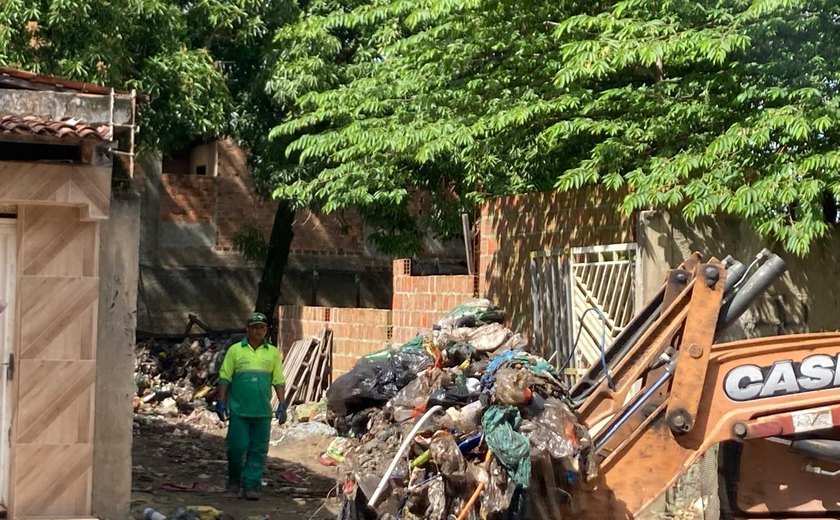 Vigilância Sanitária retira 10 toneladas de entulhos em casas na Santa Lúcia