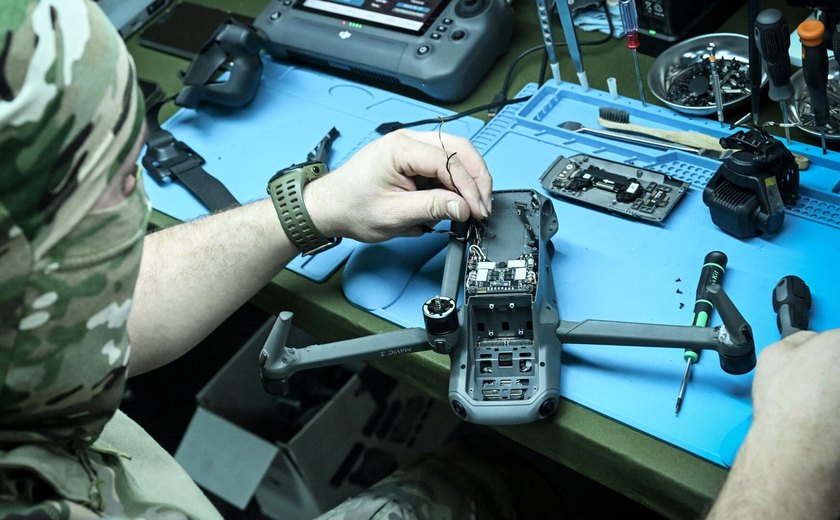 Países Baixos fecham acordo para armar Ucrânia com 600 mil drones, diz ministro da Defesa
