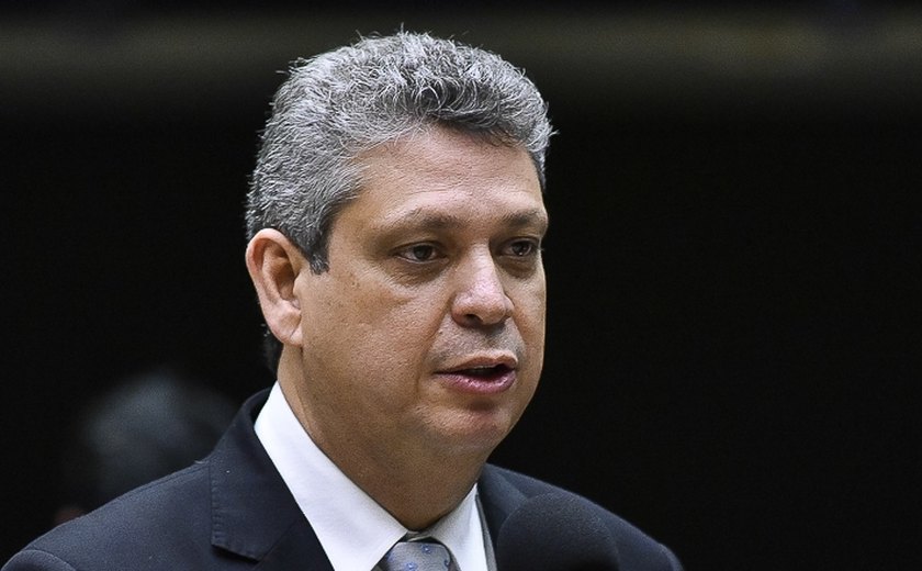 Deputado do PT quer proibir ‘uso político’ da bandeira do Brasil