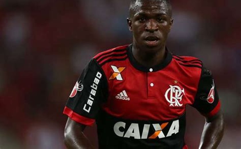 Vinicius Junior dá &#8216;até breve&#8217; para torcida do Flamengo e diz que volta no futuro