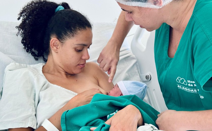 Maternidade incentiva amamentação na primeira hora de vida dos recém-nascidos
