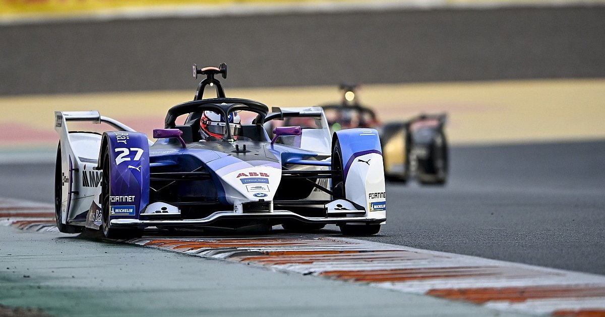 Fórmula E: carro elétrico de corrida de 3ª geração vai a 322 km/h