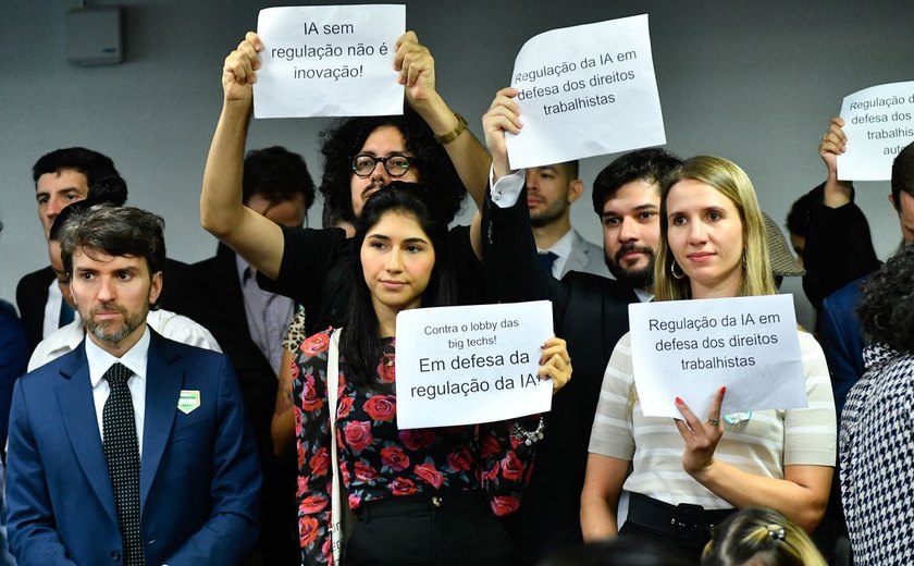 Debate sobre desinformação adia votação de projeto que regula IA