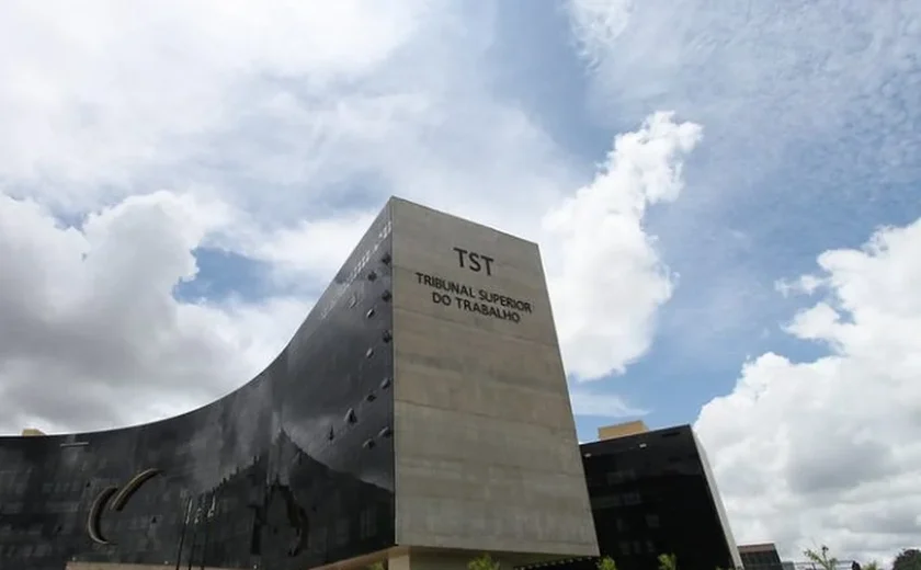 Penduricalhos alçam salários de ministros do TST a quase R$ 700 mil