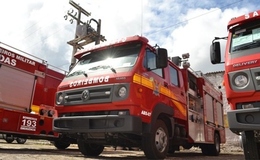 Bombeiros recebem novas viaturas de combate a incêndio e salvamento