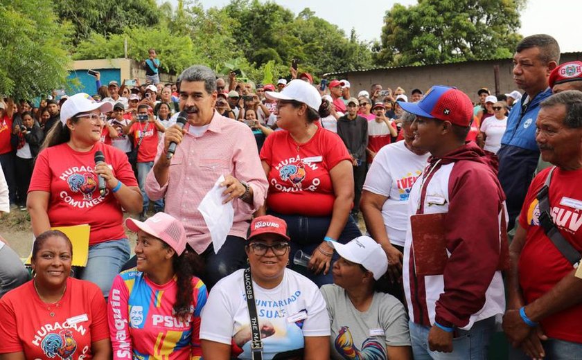 Com reeleição contestada, Maduro faz eleição para comunas na Venezuela