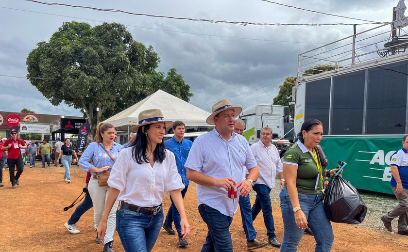 Secretaria de Agricultura troca experiências para fortalecer mandiocultura no Sealba Show