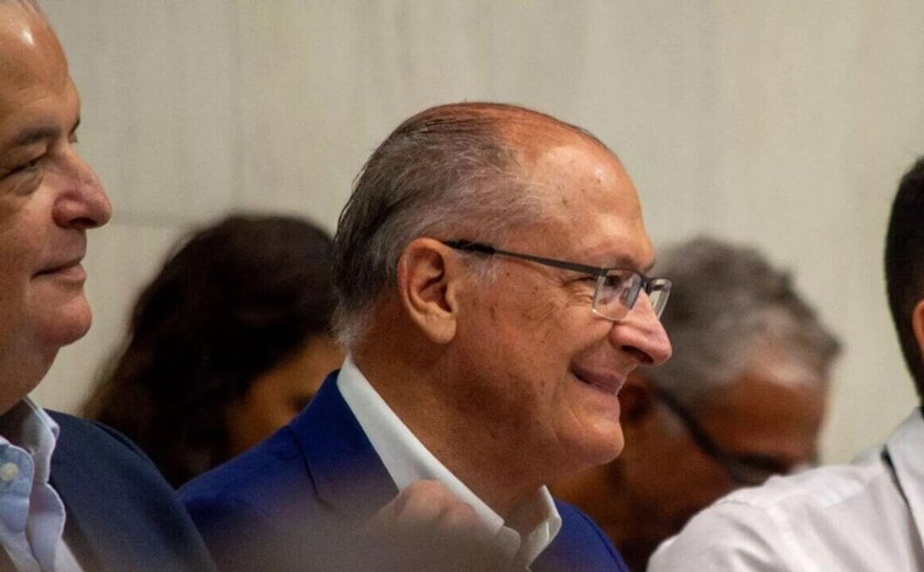 Alckmin defende diálogo com EUA após tarifa de 50% sobre o aço
