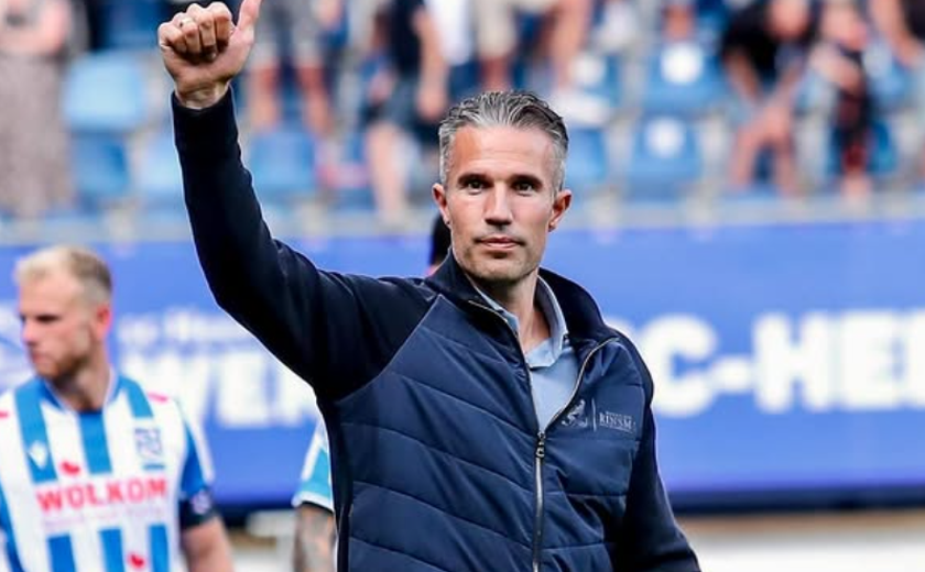 Astro do Arsenal e da Holanda, Van Persie será técnico do Feyenoord na Liga dos Campeões