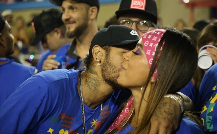 &#8216;Não só ele, mas metade do camarote&#8217;: Anitta fala sobre beijo em Neymar