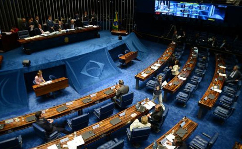 Senado começa semana com pautas trancadas por MPs